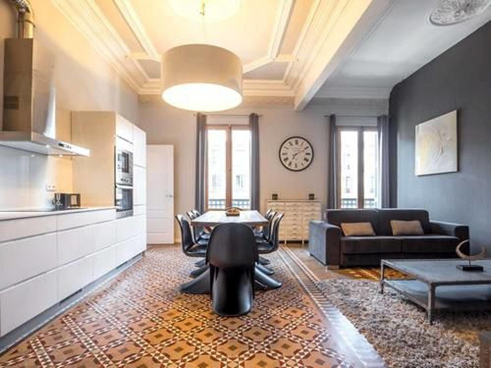 Rent Top Apartments Near Plaza De Catalunya Barcelona Luaran gambar